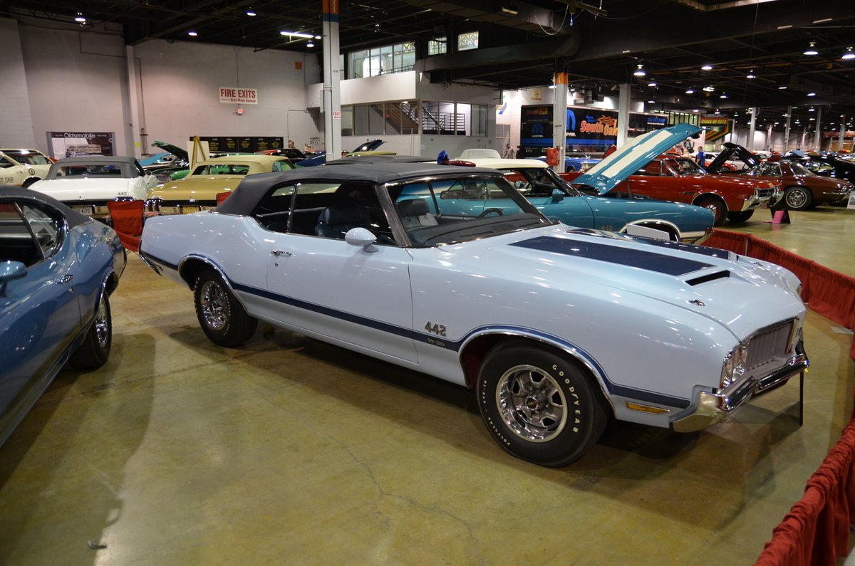 muscle-car-and-corvette-nationals-2013-gto-pontiac-chevy-camaro-mustang-hemi-077