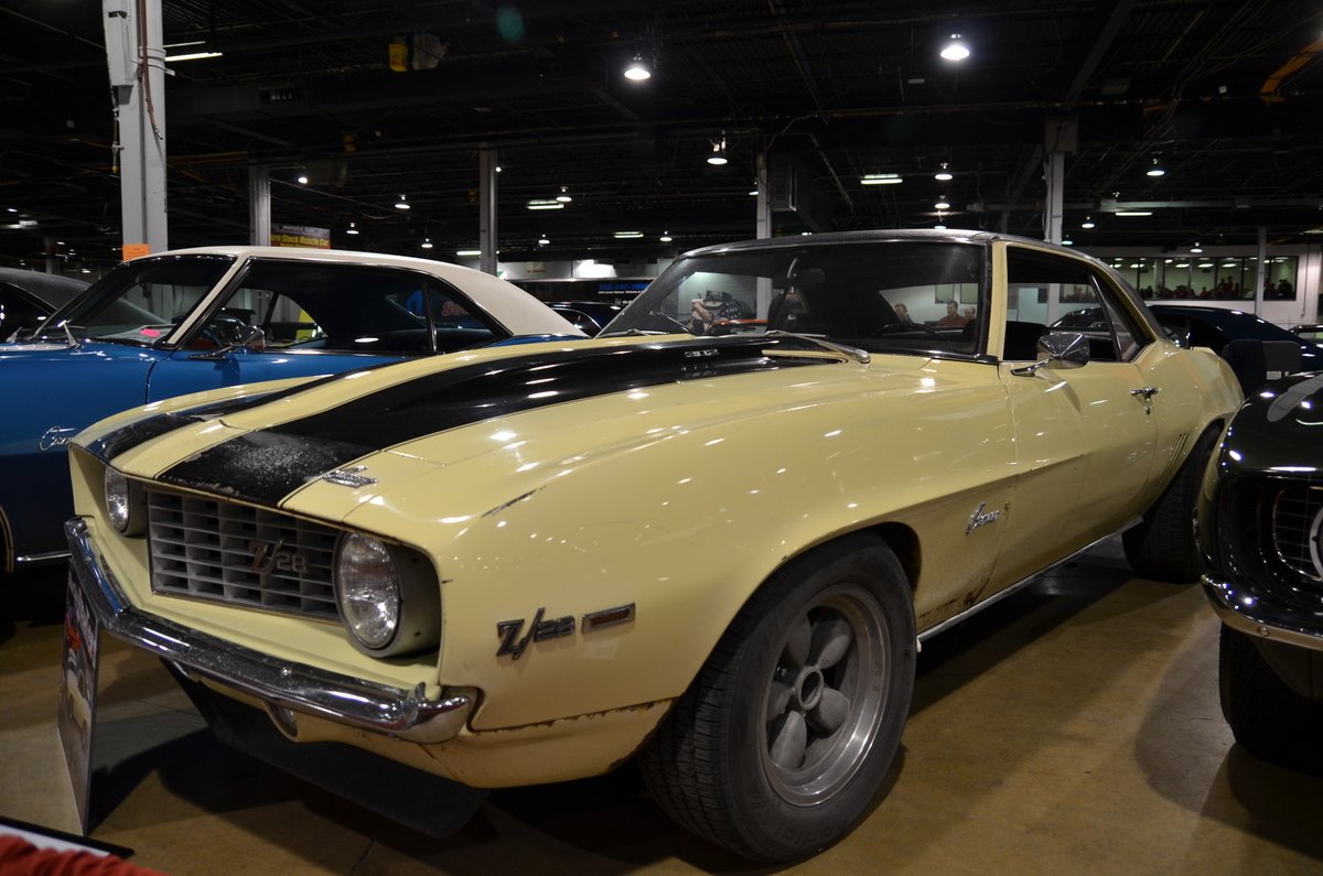 muscle-car-and-corvette-nationals-2013-gto-pontiac-chevy-camaro-mustang-hemi-087