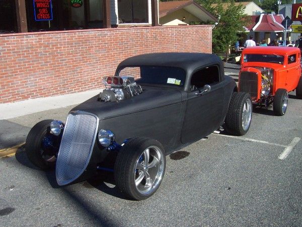 Killer blown Factory Five Racing '33 Hot Rod