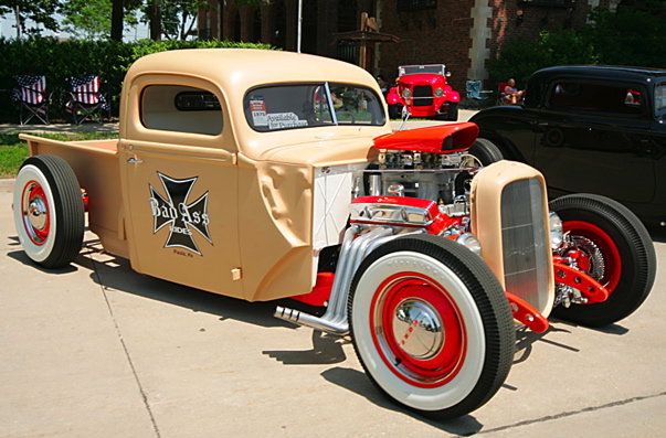 Interesting 32 Ford Pickup