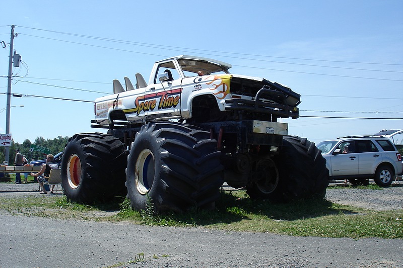 Canadian Monster Truck Junkyard Gallery