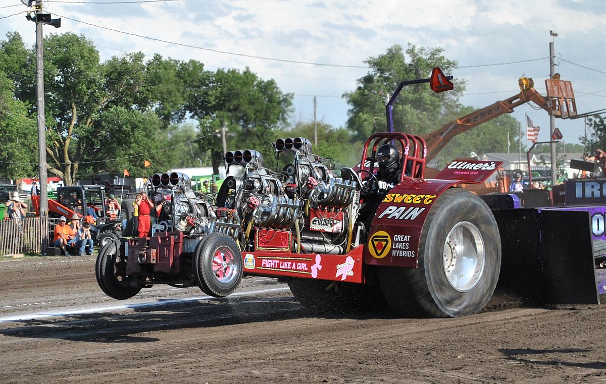 BangShift.com Outlaw Truck and Tractor Pulling Association's Thunder in