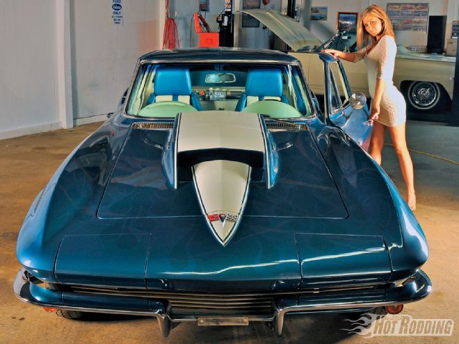 Click image for larger version

Name:	1303phr-09-o+the-girls-of-phr+1963-corvette.jpg
Views:	3071
Size:	63.0 KB
ID:	1042218