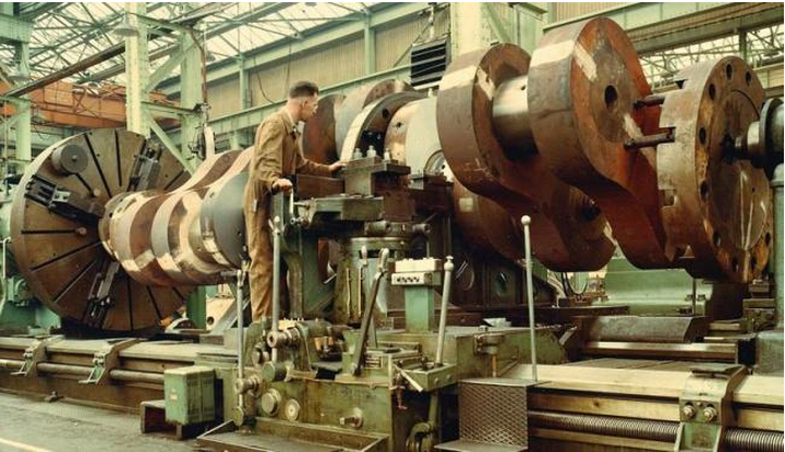 Awesome History: How Piston Ship Engines Were Built in the 1950s