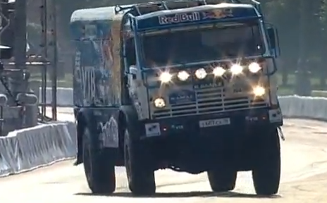 Watch a Massive Russian Kamaz Dakar Rally Truck Haul Ass Through the Streets of Moscow