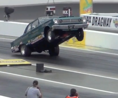 Video: Big Hemi Wheelstand During Qualifying For 2013 NHRA 4-Wide Nationals