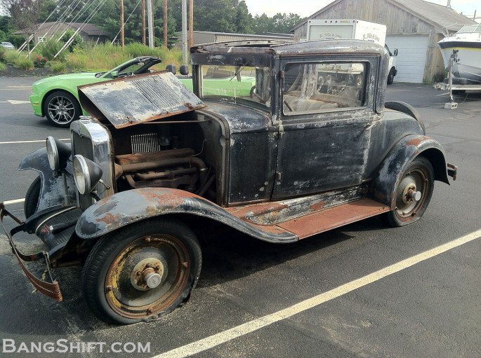 1929_Chevy_Coupe_roadside_find3