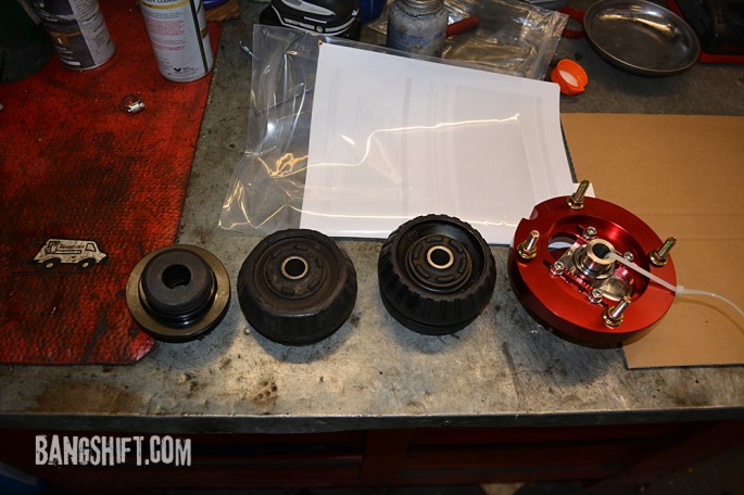 The center of the OEM strut mount is pushed up and the outer lugs well worn. On the right is the all new Wally’s World GTO Dual Bearing Camber Plate that will correct all the deficiencies of the OEM style mount and provide camber adjustment.