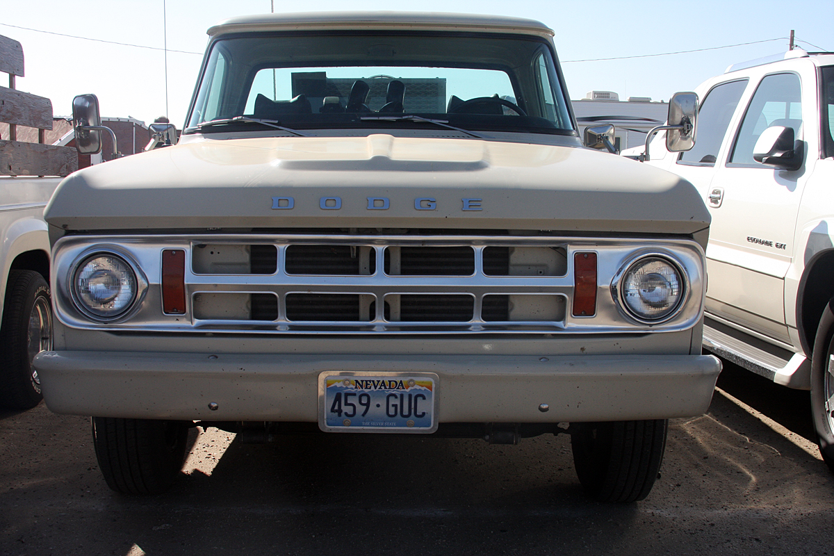 1969 Dodge D100 Engine