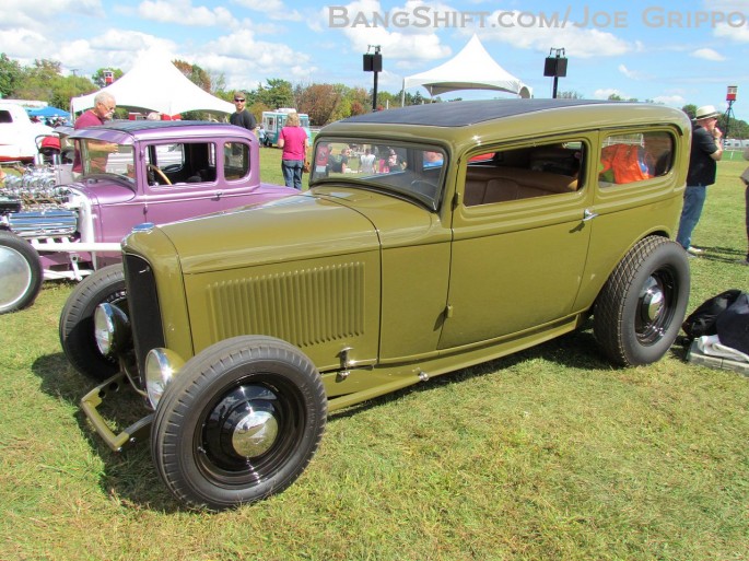 Perfect '32 Ford Sedan