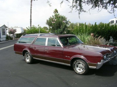 Olds Vista Cruiser.