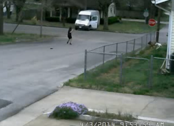 Watch This Fed Ex Truck Roll Away And Narrowly Miss A House As The Driver Chases It!