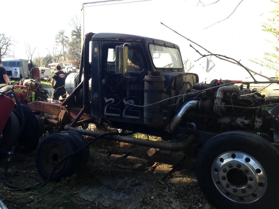 We Found One Of The Original 1980s Racing Big Rigs In North Carolina – It Still Runs!