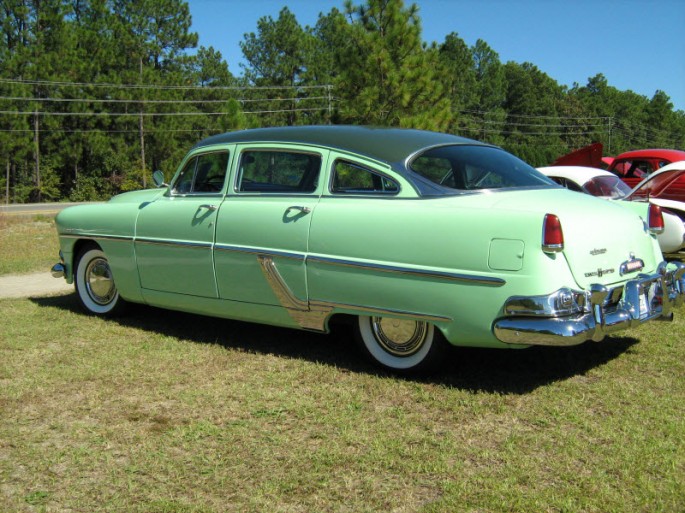 1954_Hudson_Hornet_Twin_H_sedan_green_lr