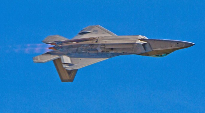 F22 Raptor (upside down) x IMG_2070