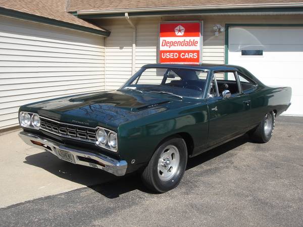 This 1968 Hemi Road Runner Has 1,400 Original Miles And The Seller Wants About $100 For Each Of Them