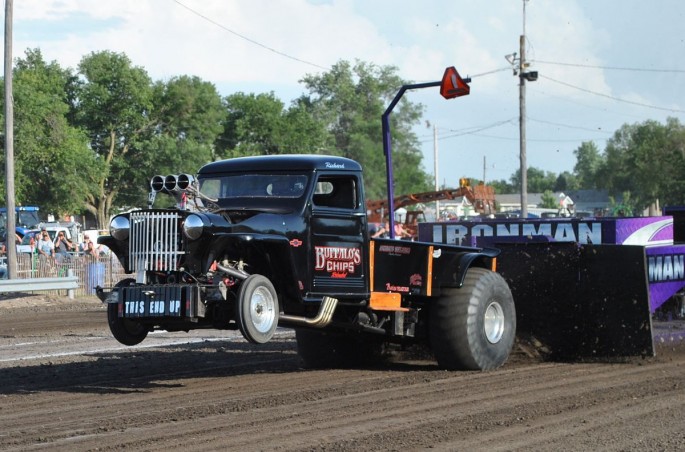 Outlaw Truck and Tractor Pulling Association Thunder in the Dirt074