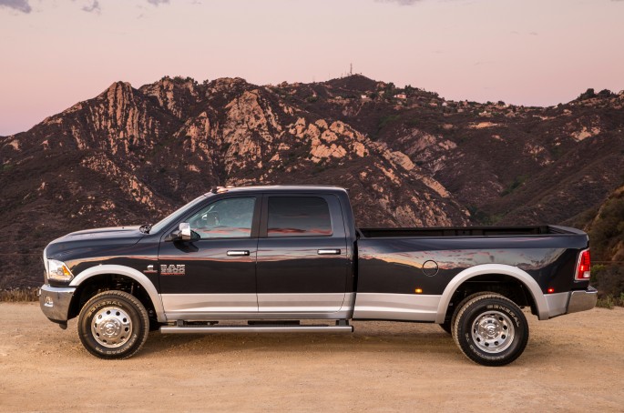 2014-ram-3500-heavy-duty-dualie-laramie-side-profile