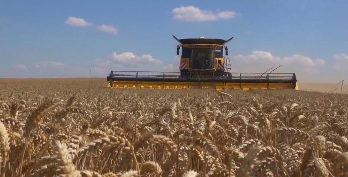 new-holland-cr1090-elevation-is-the-baddest-combine-harvester-around-video-84377_1