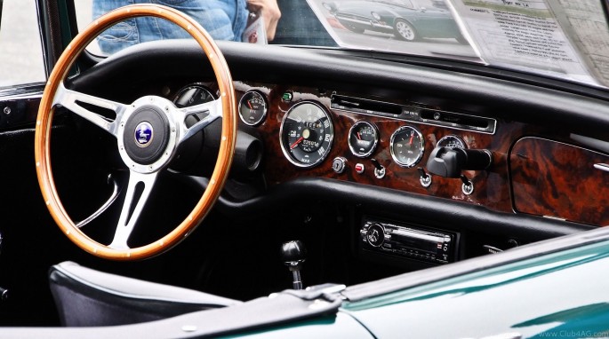 1960s_left_hand_drive_Sunbeam_Tiger_dash_(cropped)