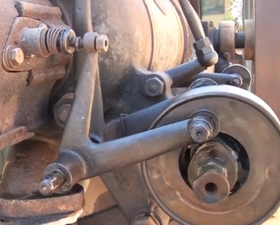 Watching This Turn Of The Century 10hp Engine Start Up And Run Is Absolute Gearhead Magic