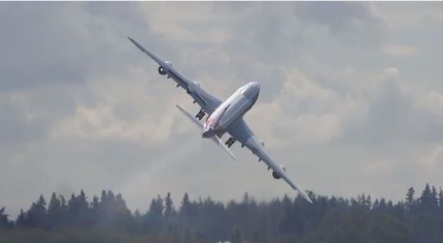 Best Of 2014: Cargolux Takes Delivery of New 747-8, Proceeds to “Wing Wave” Paine Field Spectacularly