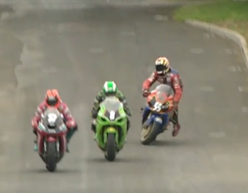 Watch Motorcycle Racer Darran Lindsay Save Himself At 140mph When His Bike Tries To Throw Him Off
