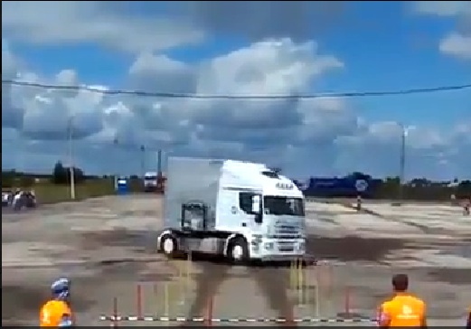 Watch The Most Impressive Two Minutes Of Big Rig Driving You Will Ever See – This Dude Dominates A Truck Rodeo