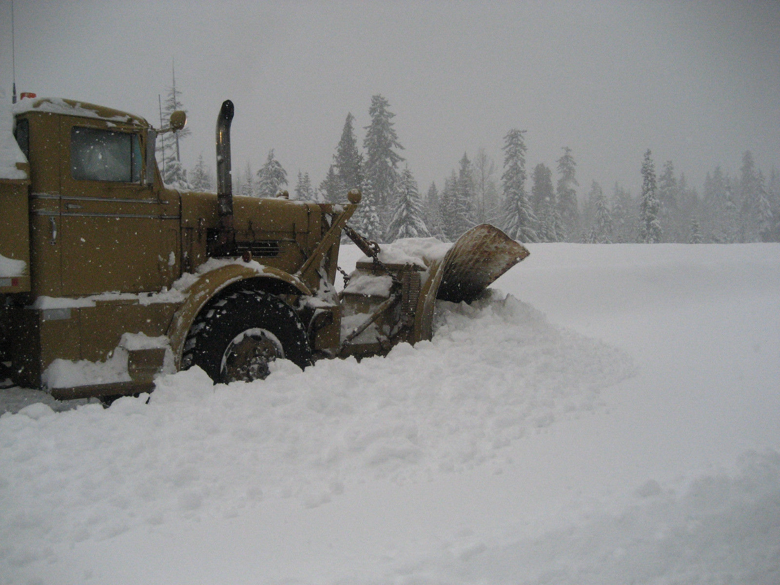 This 1969 Oshkosh Plow Truck May Be The Only Thing That’ll Get Me Out Of My Driveway This Week