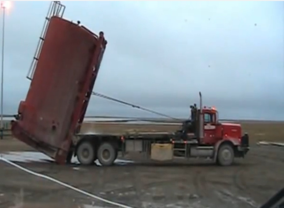 Watching This Huge Tank Get Hauled Onto The Back Of A Flatbed In Alaska Is Pretty Awesome – Because Science