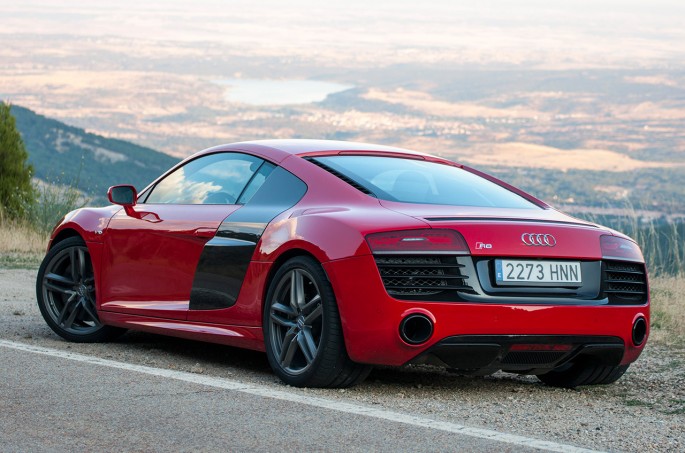 2013_red_Audi_R8_V10_coupe_in_Spain_(11089737186)