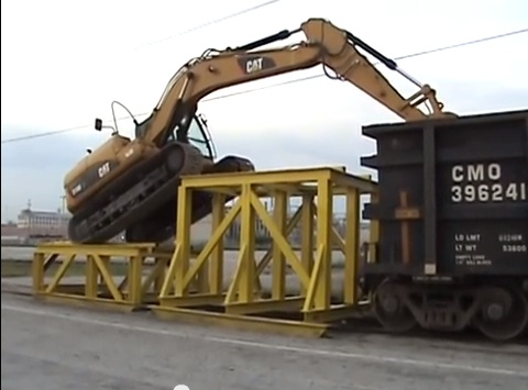 Classic YouTube: This Caterpillar 319D Can Get Into A Rail Car Fine All By Itself
