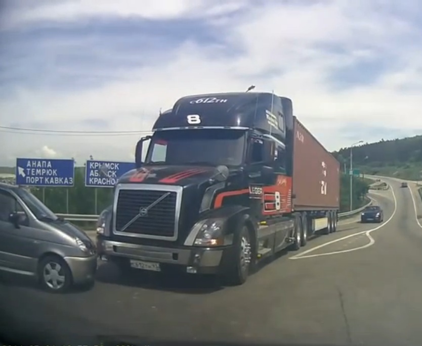 Stunning Video: Watch Physics, An Alert Trucker, And A Maintained Truck Prevent A Tragedy – This Big Rig STOPS