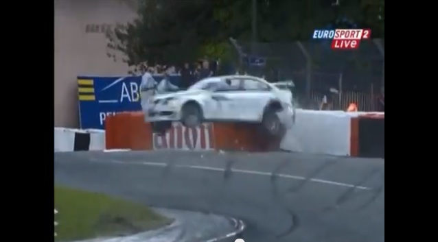 Touring Car Insanity At It’s Finest – High Speeds, Close Racing And Big Crashes!