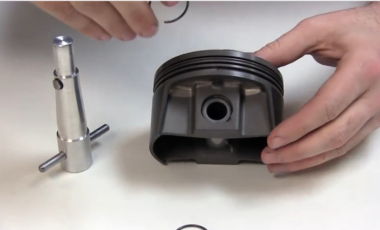 Tech Video: Mahle Motorsports Shows You The Right Way To Install CirClips And Maintain The Use Of Your Fingers