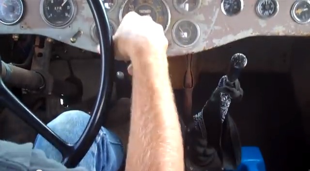 Listen To That Detroit Diesel Sing As The Driver Of This 1948 Diamond T Rows The Gears!