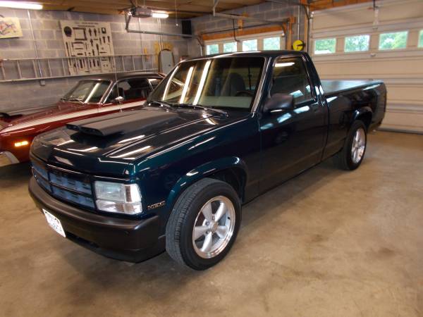 This 1994 Dakota Has A Hemi Surprise Under The Hood But Not In The Way You Expect