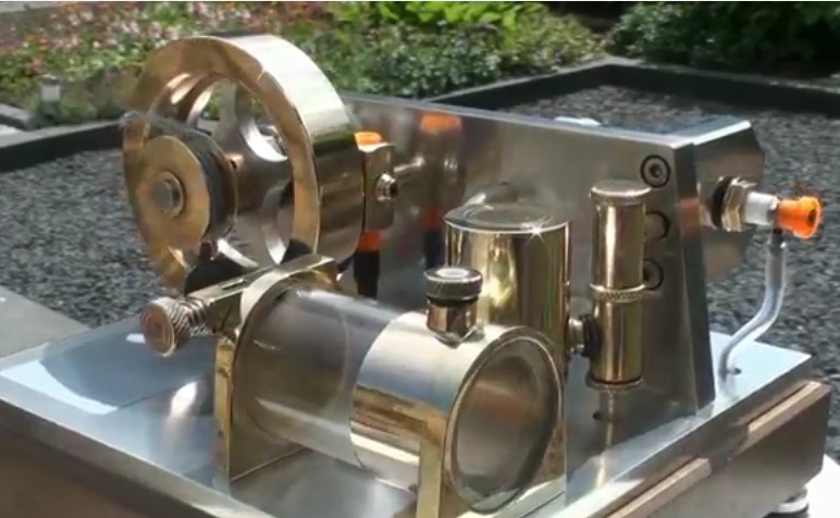 Watch This Small Two Stroke Engine With A Glass Cylinder Run – VISIBLE COMBUSTION!