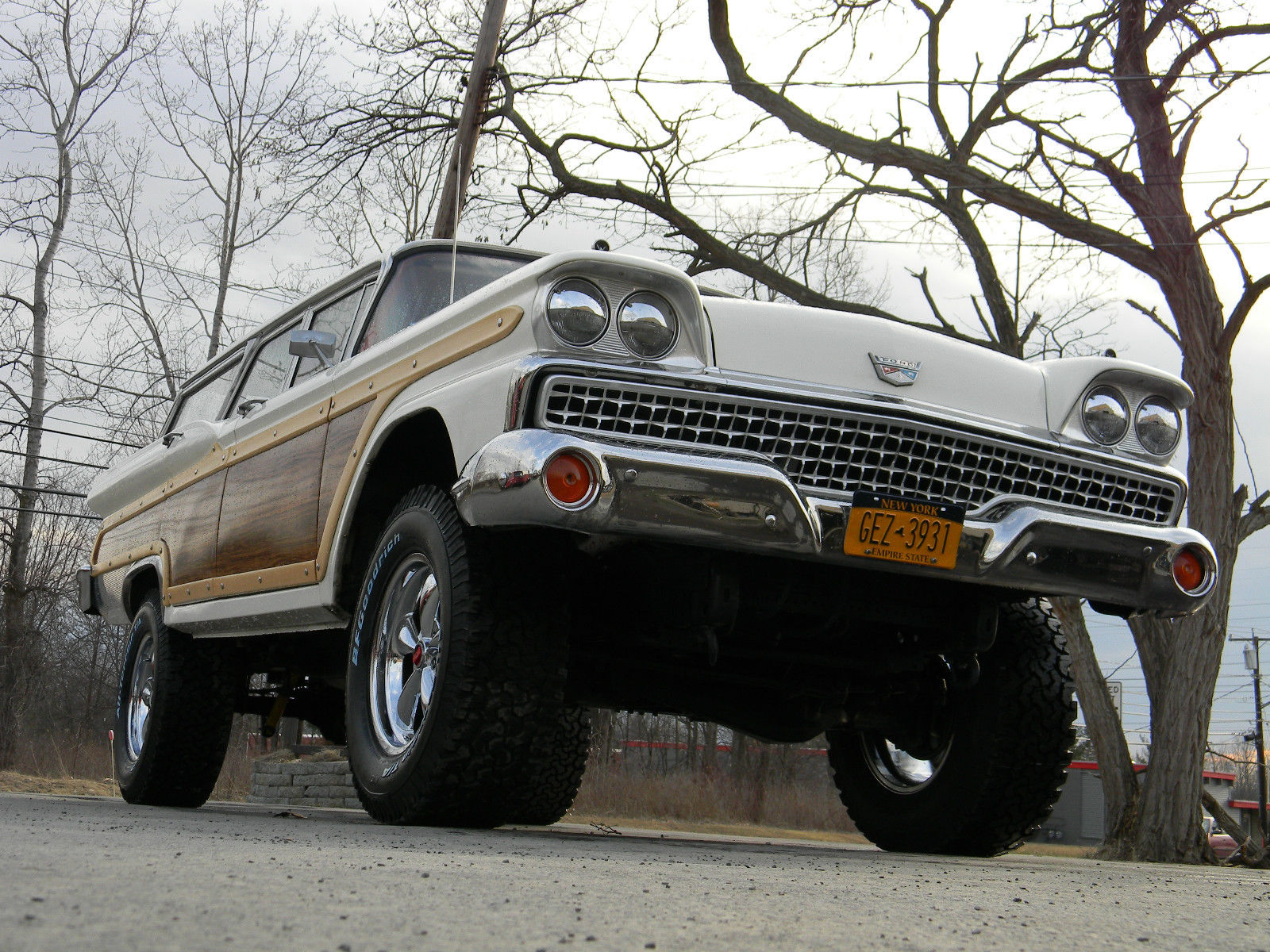 Like The Idea Of An SUV, But Can’t Stand The Thought Of Actually Owning One? How About This 1959 Ford Station Wagon?