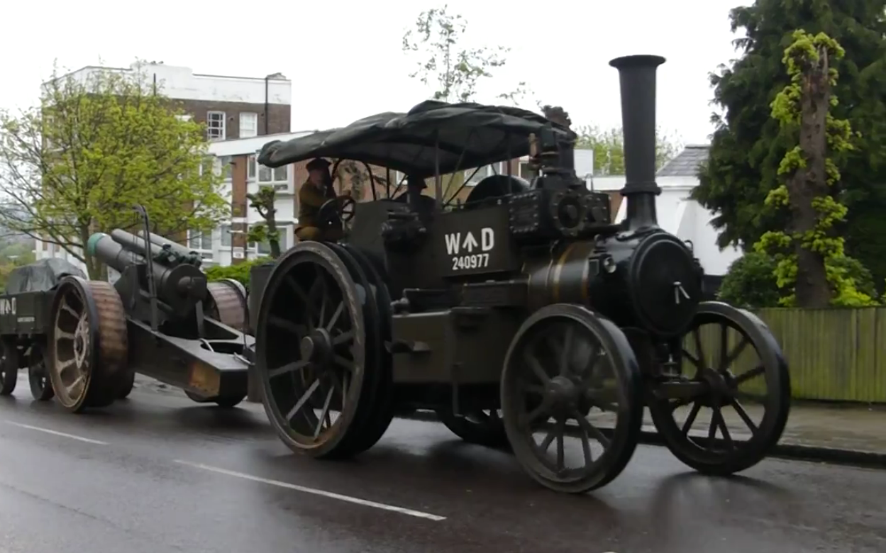 Watch This Massive English Road Locomotive Make A Tight Turn And Power Up A Hill…In Traffic!