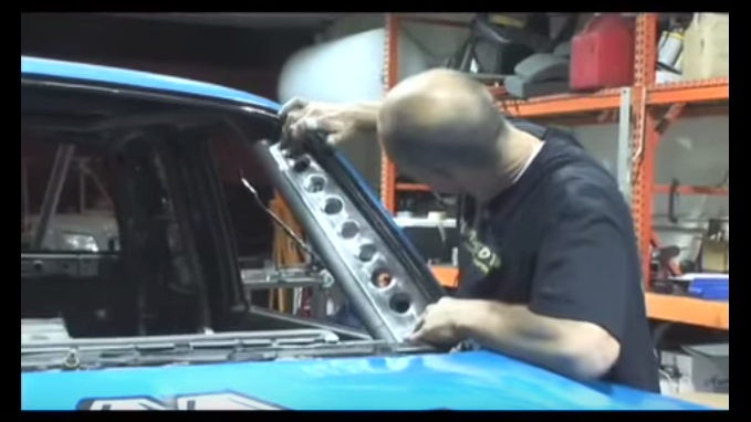 Welding And Fab How To: Install A Roll Cage And Bed Cage In An Off-Road Truck