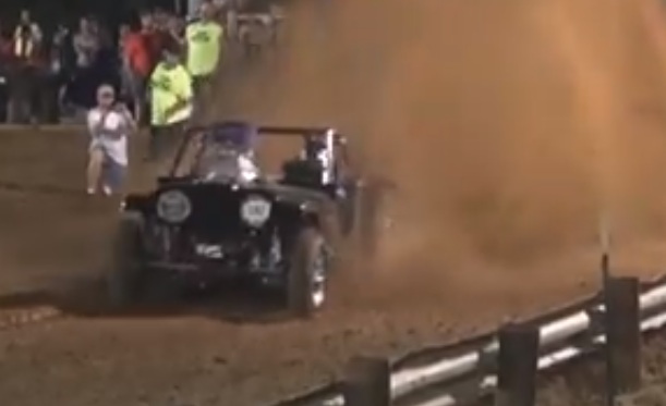 This 1500HP Jeep Comes Out Swinging On It’s Maiden Appearance! This Thing Can Hook On Dirt!