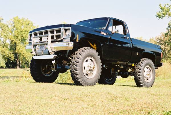 This May Be The Coolest Square Body 4×4 We’ve Ever Seen. Mini Monster Like None Other.