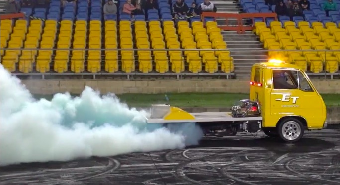 Only In Australia: A Mid-Engined Kei Truck Spinning Tires To No Tomorrow