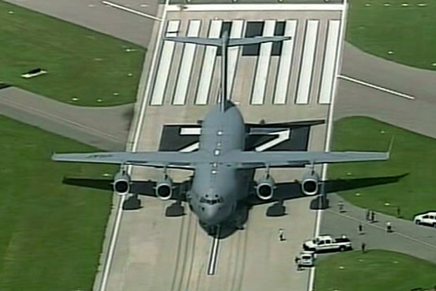 Classic YouTube: The Day A C-17 Globemaster III Pilot Landed At A Regional Airport In Florida- OOPS!