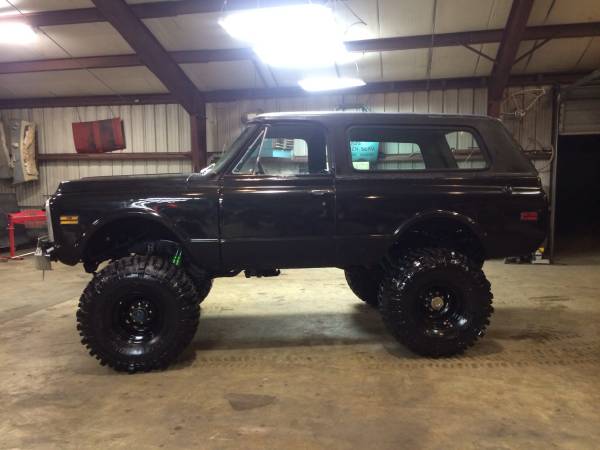 Christmas Boggers Baby! This 1972 Blazer Has One Ton Gear, A Big Block, And Boggers. Perfection.