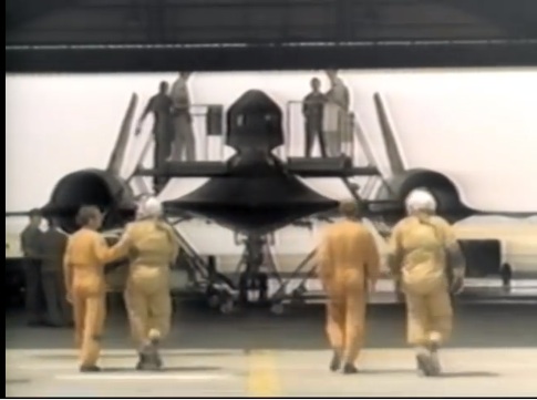 Watch As The Crew Of An SR-71 Blackbird Prepare To Launch Out For Flight – It Was A Lot Of Work To Put One Of These Supersonic Marvels Into The Air!