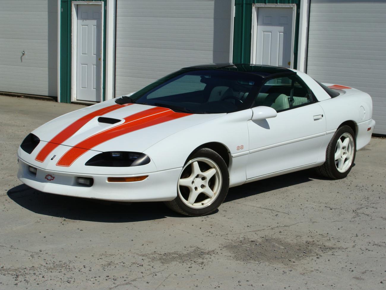 Chevy Camaro SS 50th Anniversary given to World Series MVP