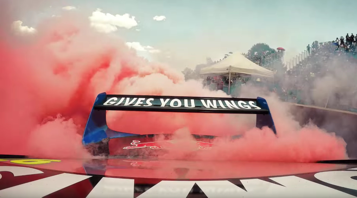 Best of BS 2016 – Jamie Whincup Takes His Australian V8 Supercar And Enters An Aussie Burnout Contest