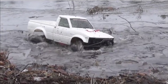 Best of BS 2016: Remote-Controlled Toyota Hilux  Drives Underwater, Under The Ice!